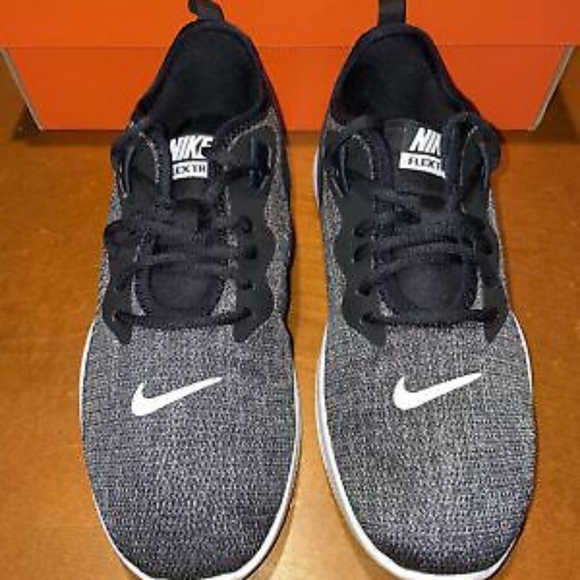 Nike shoes for woman - Picture 2 of 5